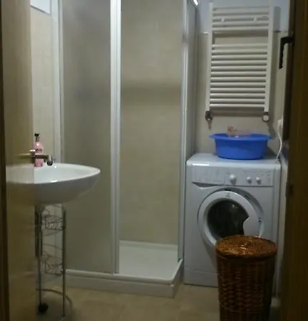 Apartment Con Balcon