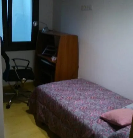 Apartment Con Balcon
