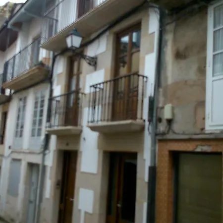 Con Balcon Apartment *